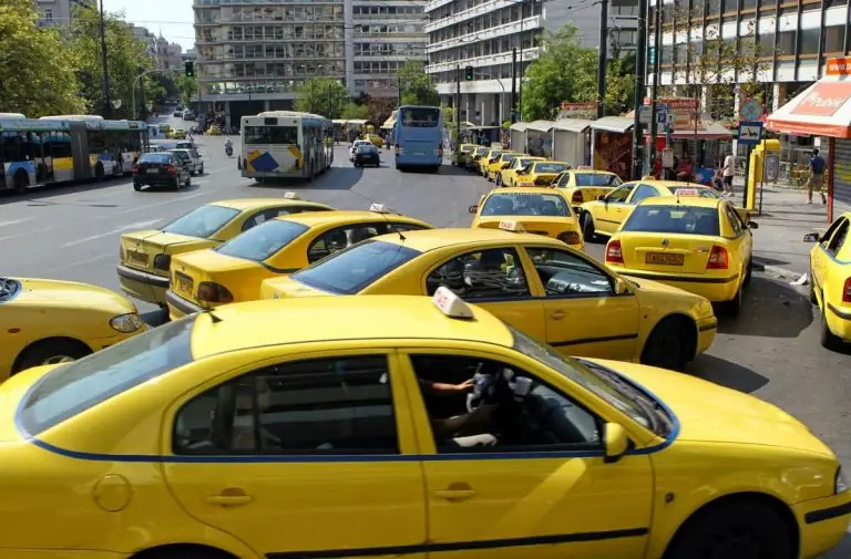 Πώς θα πάρεις 22.500 ευρώ για άδεια ταξί: Υπερδιπλασιάζεται η επιδότηση