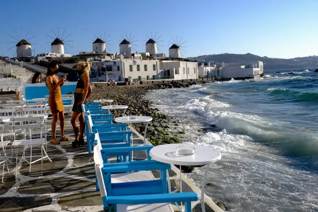 Οριστικό: Χαράτσι 20 ευρώ σε όποιον πάει διακοπές στις Κυκλαδες