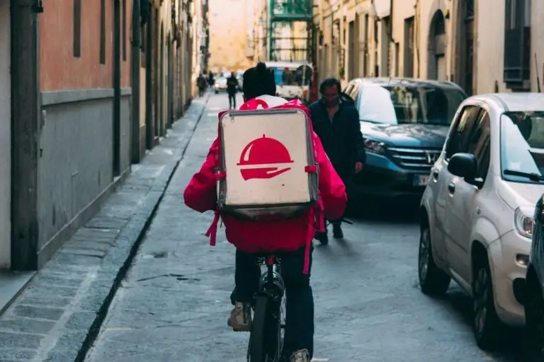 «Πανικός» σε Wolt, Efood και Box – Νέος παίκτης «σαρώνει» τα πάντα στο delivery!