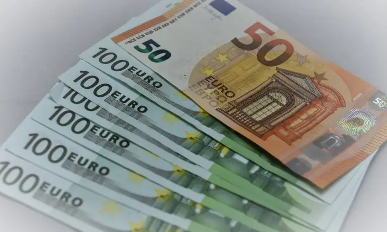 ΣΟΚ: Ξεχάστε την επιστροφή φόρου – Μας την παίρνει από την τσέπη το κράτος!