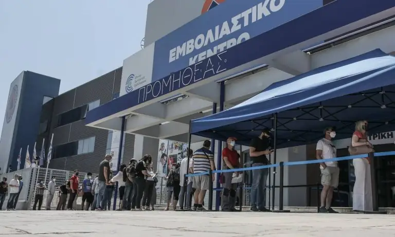 Υποχρεωτικός εμβολιασμός: Μπορούν να μας απολύσουν αν αρνηθούμε; Όλη η αλήθεια