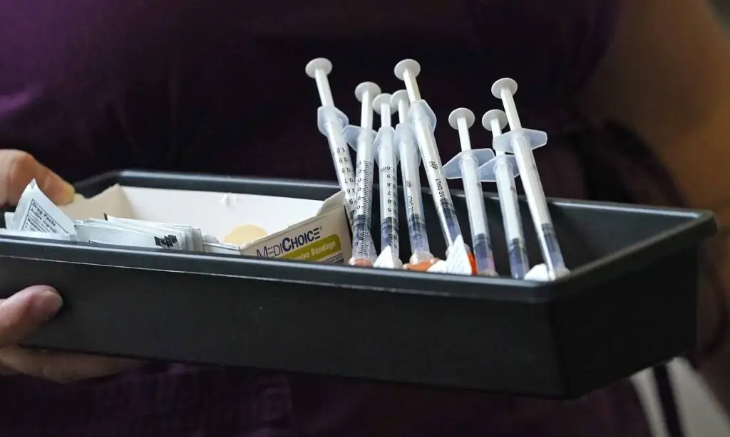 Μετάλλαξη Δέλτα: Τα 5 συμπτώματα που πρέπει να σας ανησυχήσουν