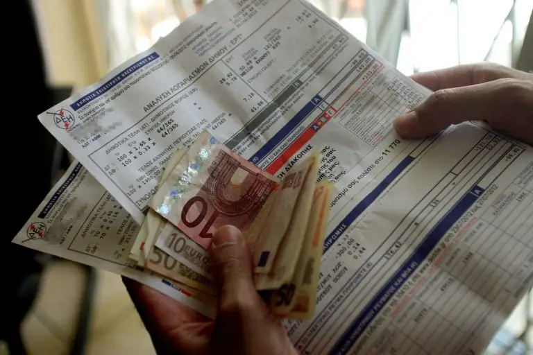 ΔΕΗ: Έκτακτη ανακοίνωση – Διαγράφει οφειλές – Δείτε ποιους αφορά