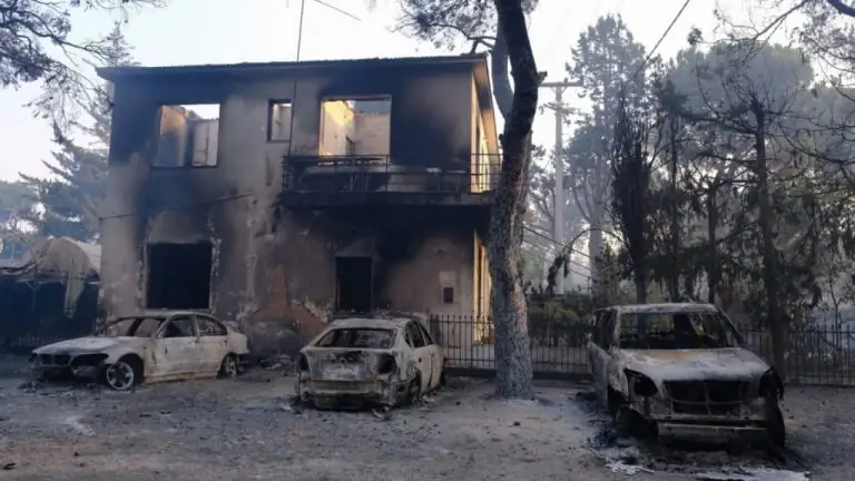 Φωτιές 2021: Πώς θα επανεκδώσουν οι πυρόπληκτοι τα έγγραφα οδήγησης