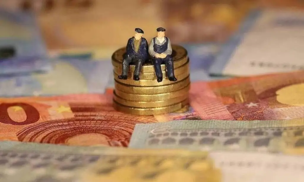 Αναδρομικά συντάξεων: Η μεγάλη παγίδα – Πώς η ΑΑΔΕ τα παίρνει πίσω… διπλά!