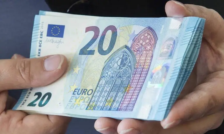 Κοινωνικό μέρισμα 900 ευρώ: Αυτό είναι το νέο «δώρο» Χριστουγέννων 2021 – Ποιοι και πότε θα το λάβουν