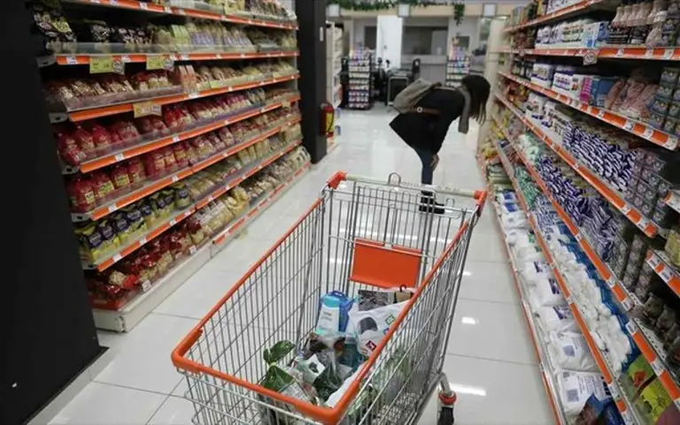 Ακρίβεια: Πότε θα αρχίσουν να μειώνονται ξανά οι τιμές – Απελπισία σε πρατήρια και Σούπερ μάρκετ