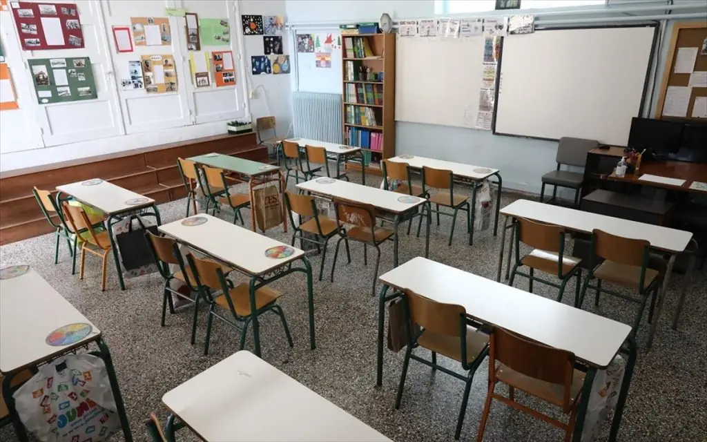 Σχολεία 2021: Αλλάζει το ωράριο – Τι ώρα θα πηγαίνουν και τι ώρα θα φεύγουν οι μαθητές