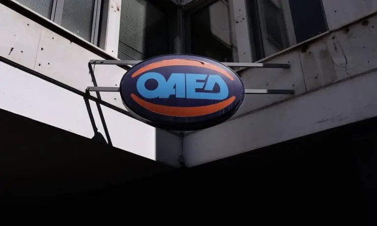 Δώρο Χριστουγέννων ΟΑΕΔ 2021: Χαμόγελα για χιλιάδες ανέργους – Πολύ νωρίτερα η καταβολή