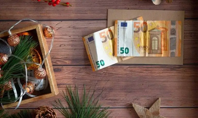 Δώρο Χριστουγέννων 2021: Χαμόγελα για εκατομμύρια εργαζόμενους – Μέχρι πότε καταβάλλεται