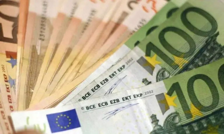 Συναγερμός στην ΑΑΔΕ: Δείτε τι συμβαίνει με τα μετρητά στην Ελλάδα