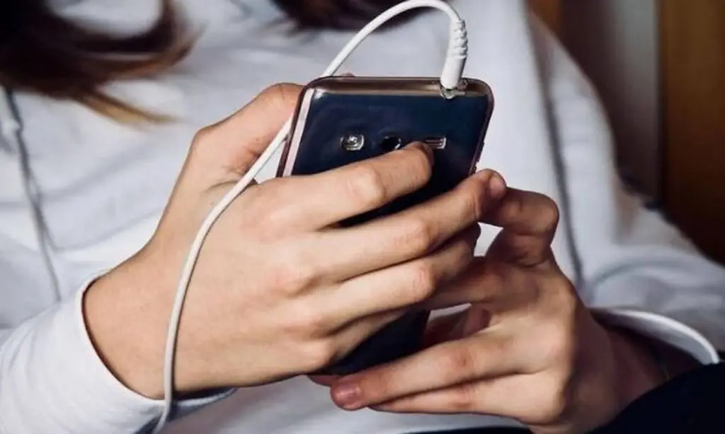 Κινητή τηλεφωνία: Το τεράστιο λάθος που κάνουμε όλοι στη φόρτιση