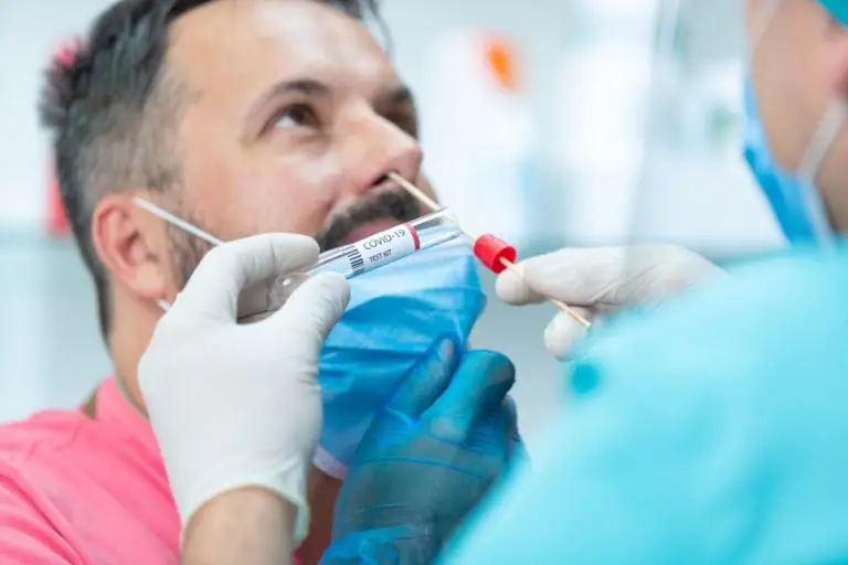Σάλος με τα τεστ κορονοϊού: «Απάτη» τα self test και τα rapid – Μας κοροϊδεύουν
