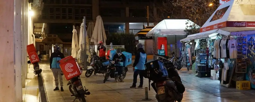 Delivery: Ο άγνωστος πόλεμος! Γιατί σκοτώνονται e-Food, Wolt και Box