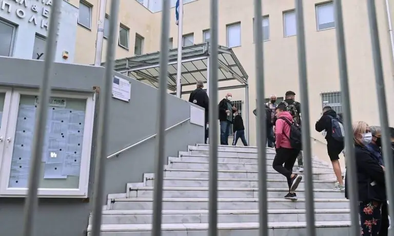 Σχολεία: Με πόσα rapid test θα καθίσουν στα θρανία οι ανεμβολίαστοι μαθητές