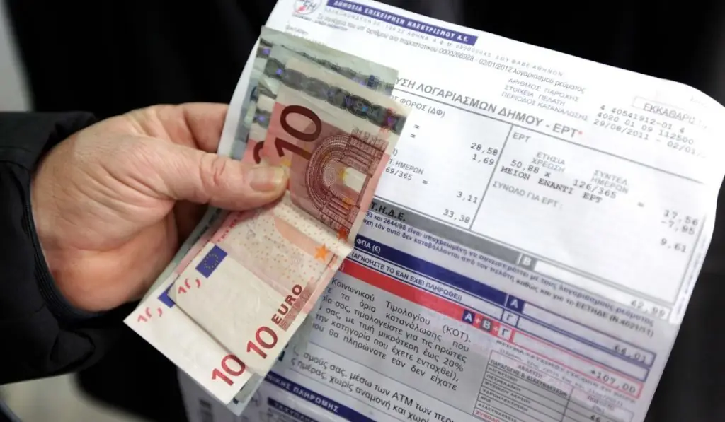 Έτσι θα πάρετε επιδότηση για τον λογαριασμό της ΔΕΗ: Πόσα είναι τα χρήματα
