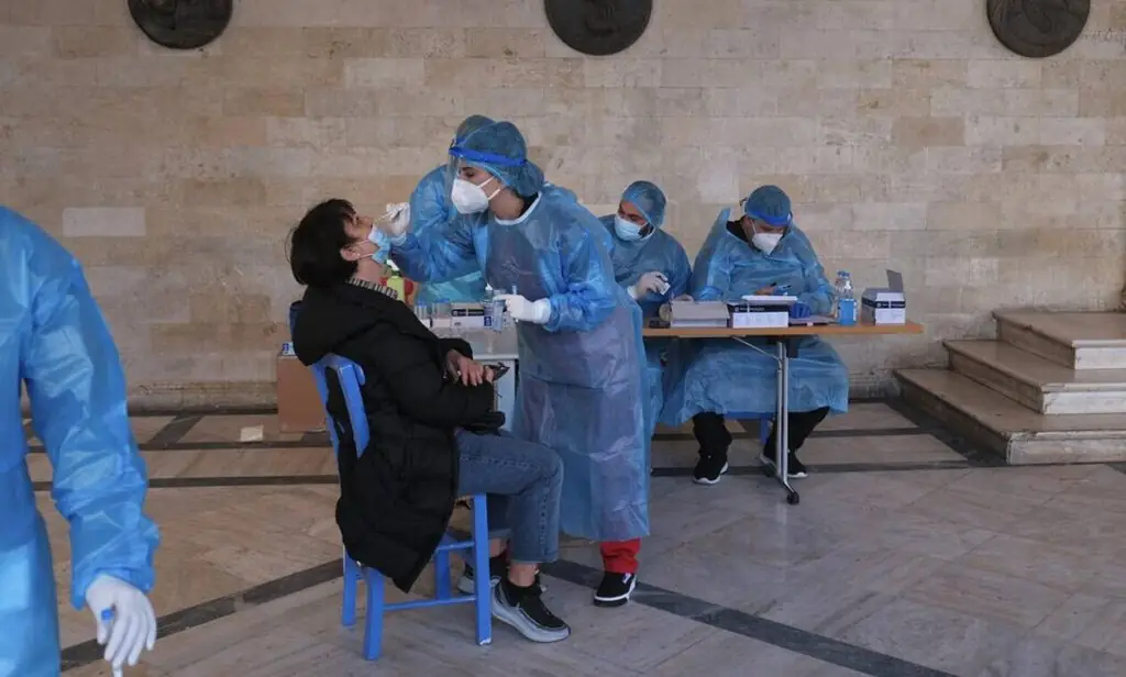 Σοκ για τους ανεμβολίαστους εργαζόμενους: Ή τεστ ή δεν πληρώνονται τον μισθό!