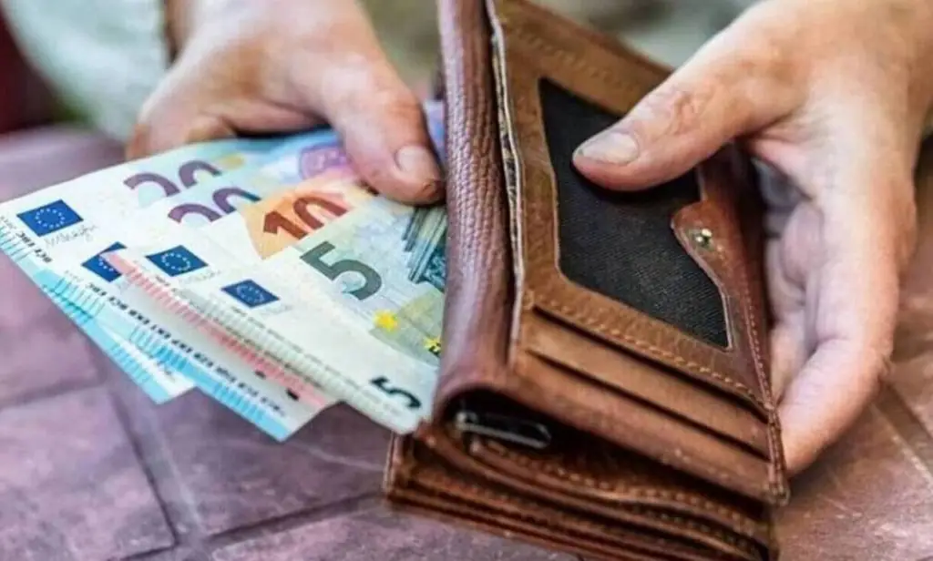 Πληρωμή συντάξεων Απριλίου 2022: Ημερομηνίες για όλα τα ταμεία