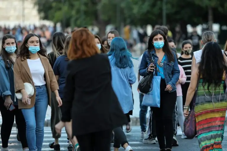 Έκτακτη ανακοίνωση: Τέλος η χρήση μάσκας στην Ελλάδα – Δείτε πού