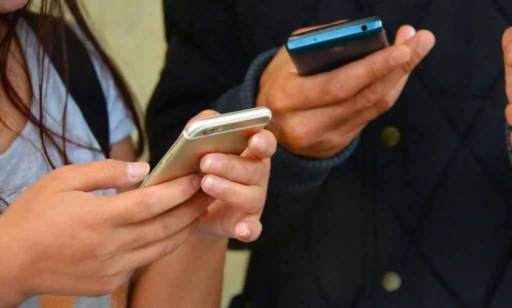 «Βόμβα» από COSMOTE, WIND και VODAFONE: Αλλάζουν όλα στην κινητή