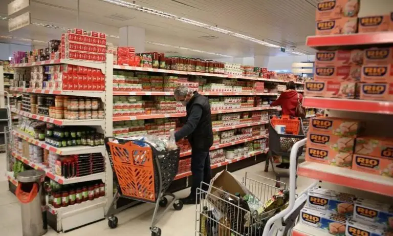 Η απόφαση που προκάλεσε πανικό: Χαμός στα σούπερ μάρκετ