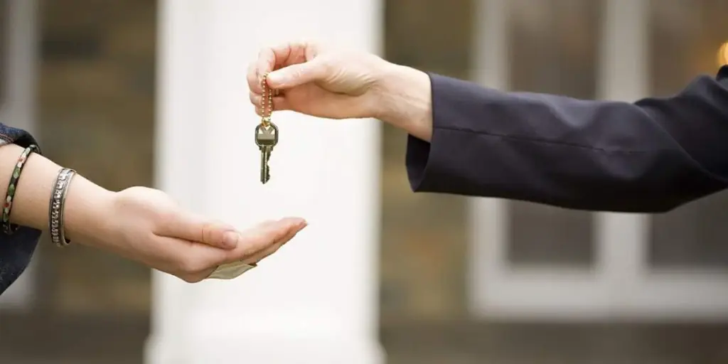 Πλειστηριασμοί 2022: Βίλες στην Εκάλη, εργοστάσια και ξενοδοχεία – Αυτοί οι Έλληνες τα χάνουν