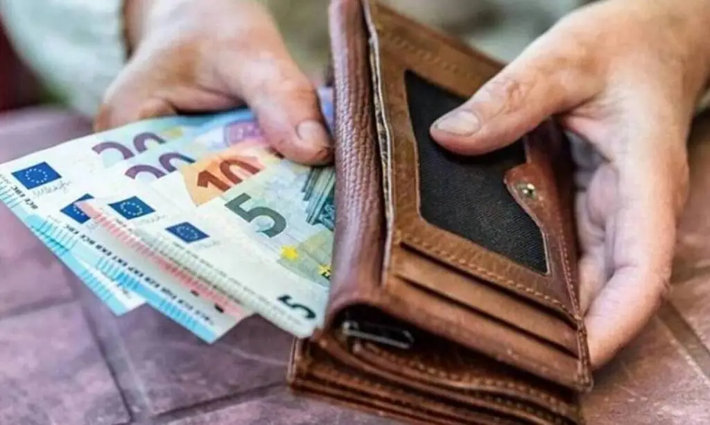 Συντάξεις Μαΐου: Τρέξτε στα ΑΤΜ – Οι ημερομηνίες πληρωμής για όλα τα ταμεία