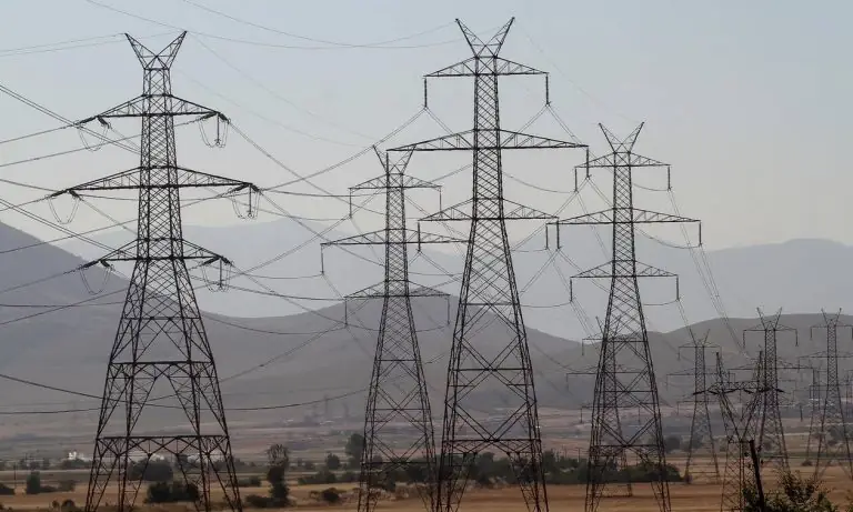 Σάλος με τον εκβιασμό για το ηλεκτρικό ρεύμα: Δείτε τι κάνουν οι πάροχοι