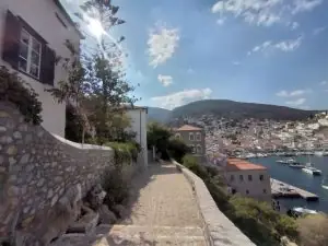 Στο «σφυρί» η μυθική βίλα του Κοντομηνά: Δείτε πόσο πωλείται 2 Στο «σφυρί» η μυθική βίλα του Κοντομηνά: Δείτε πόσο πωλείται