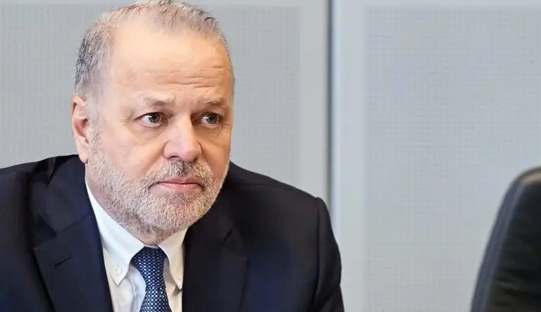 Μυτιληναίος: Κίνηση – ματ! Έπιασε στο ύπνο Βαρδινογιάννη, Μαρινάκη, Μελισσανίδη