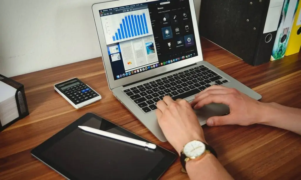 Voucher 200 ευρώ: Άνοιξε η πλατφόρμα – Δικαιούχοι, αιτήσεις, διαδικασία