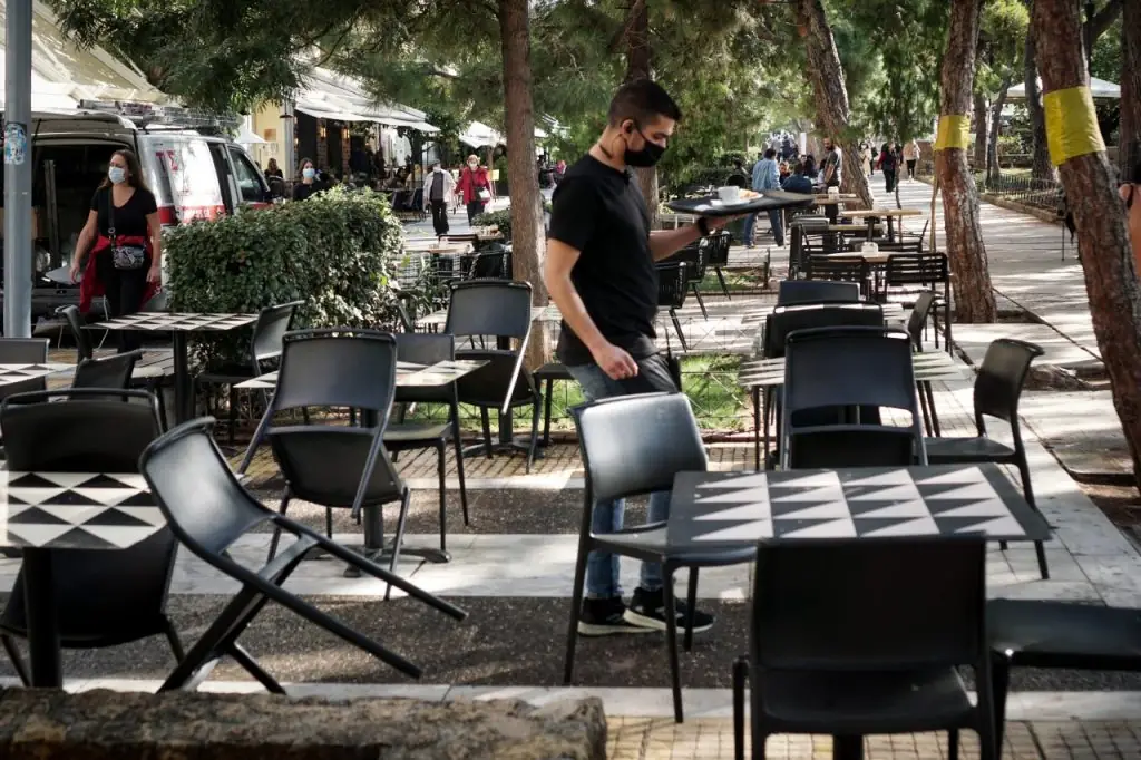 Εστίαση: Μην σας κοροϊδέψουν – Από 713 έως 964 ευρώ οι νέοι κατώτατοι μισθοί