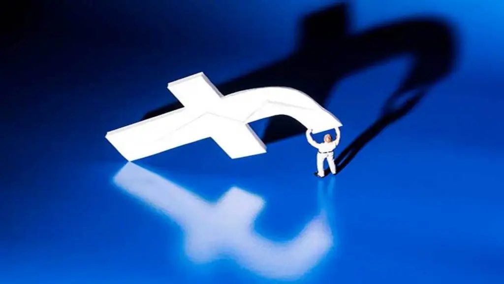 Καταιγιστικές εξελίξεις: «Γκρεμίζεται» το Facebook – Δείτε τι συμβαίνει