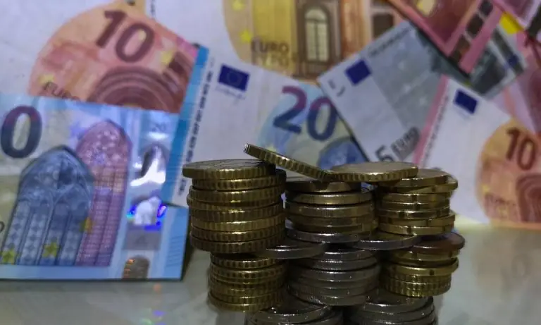 Αναδρομικά συντάξεων 2022: Οριστικό –  Ποιοι θα πάρουν χρήματα και πόσα (ΠΙΝΑΚΕΣ)