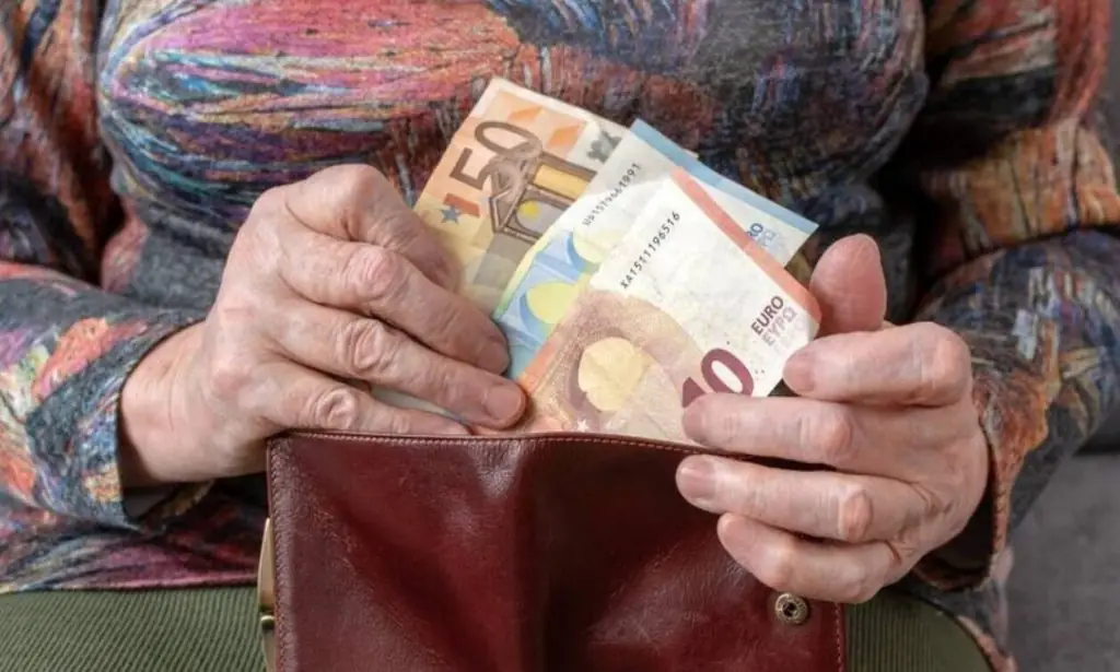 Διπλό μπόνους σε χιλιάδες συνταξιούχους: Ποιοι και πόσα κερδίζουν