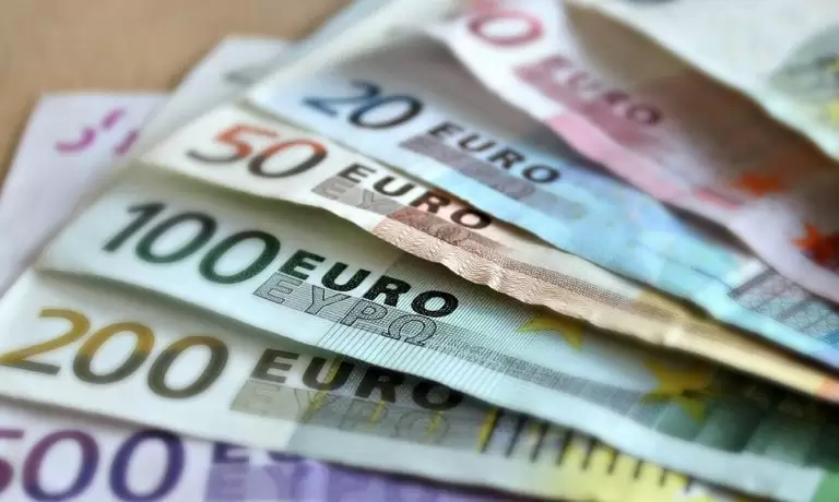 ΕΦΚΑ: Στην υγεία των κορόιδων! Δείτε πόσα χρήματα παίρνουν οι διοικητικοί του