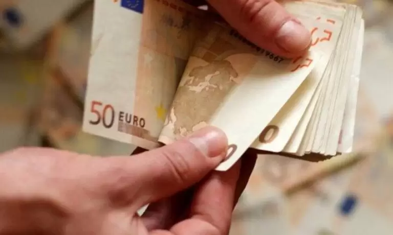 Συντάξεις: Η ανατροπή με το έκτακτο επίδομα – Πόσα χρήματα θα πάρετε – Αναλυτικοί πίνακες