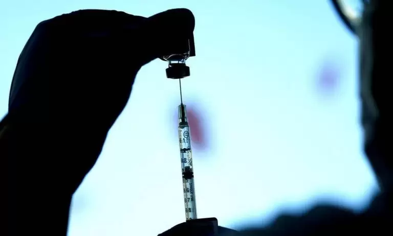 Οριστικό: Αυτοί θα εμβολιαστούν με τα νέα εμβόλια – Η λίστα