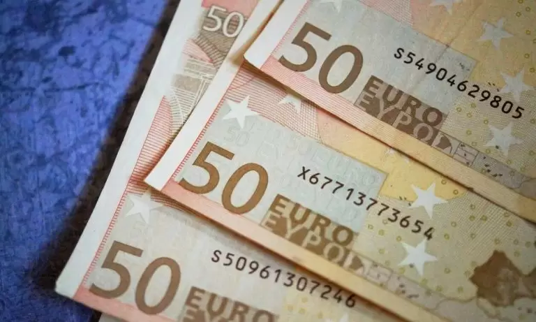 Επιδόματα ακρίβειας: Όλοι οι δικαιούχοι – Ποιοι παίρνουν τι