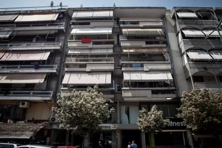 Νέο «Εξοικονομώ-Ανακαινίζω» 2022: 35.000 ευρώ για κουφώματα, τέντες και κουζίνα – Οι δικαιούχοι