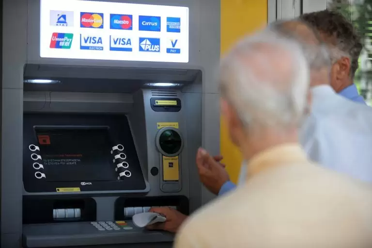 Πόση σύνταξη θα πάρω: Δείτε τις διαφορές σε Δημόσιο και ιδιωτικό τομέα