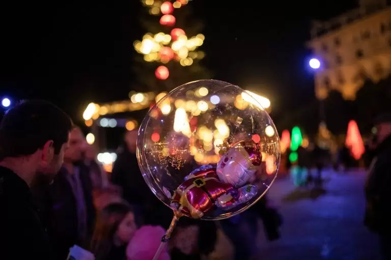 Καλά Χριστούγεννα 2024: Οι πιο πρωτότυπες ευχές Χριστουγέννων για τους αγαπημένους σας