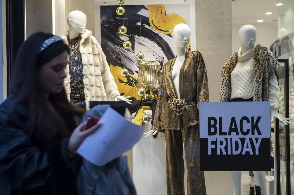 Black Friday: Νωρίτερα προσφορές και «εκπτώσεις» – Τι πρέπει να προσέξετε