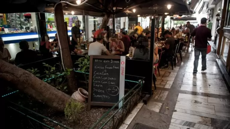 Έχεις καφετέρια ή ταβέρνα; Η ΑΑΔΕ ζητά να πληρώσεις χιλιάδες ευρώ