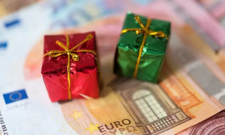 Δώρο Χριστουγέννων 2022: Πότε θα πληρωθεί – Δείτε ΕΔΩ πόσα χρήματα θα πάρετε