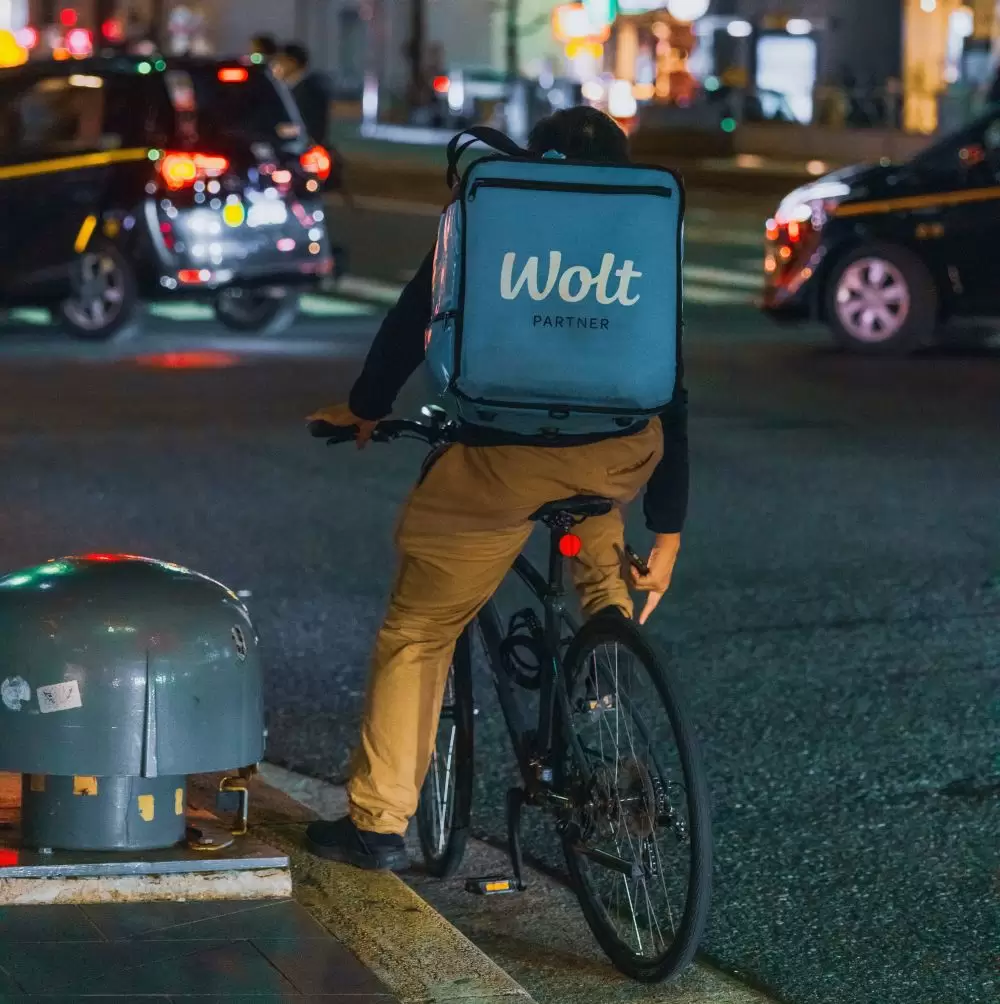Wolt: Αλλάζει τα πάντα στο delivery – «Τρέμει» το efood