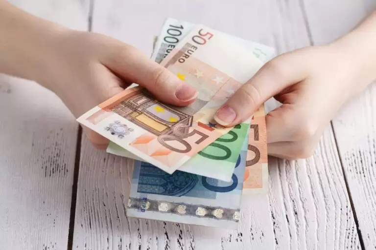 13ος και 14ος μισθός σε Δημόσιο και συνταξιούχους: Εκδόθηκε η απόφαση για το 2025