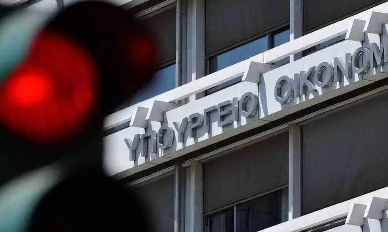 Το απόλυτο σοκ! Βάζει «χέρι» η Εφορία στις καταθέσεις μας – Σε ποιους θα τα… αρπάξει