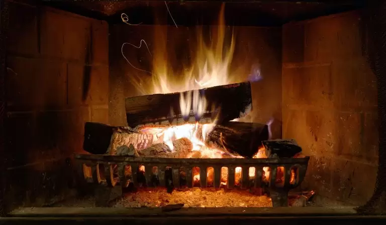 Θέρμανση: Τζάκι, πετρέλαιο ή ηλεκτρικά σώματα – Ποια μέθοδος συμφέρει