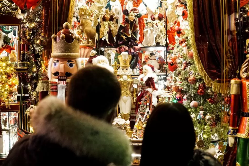 Πότε πληρώνεται το Δώρο Χριστουγέννων 2022: Τι ισχύει για εργαζόμενους και ΟΑΕΔ